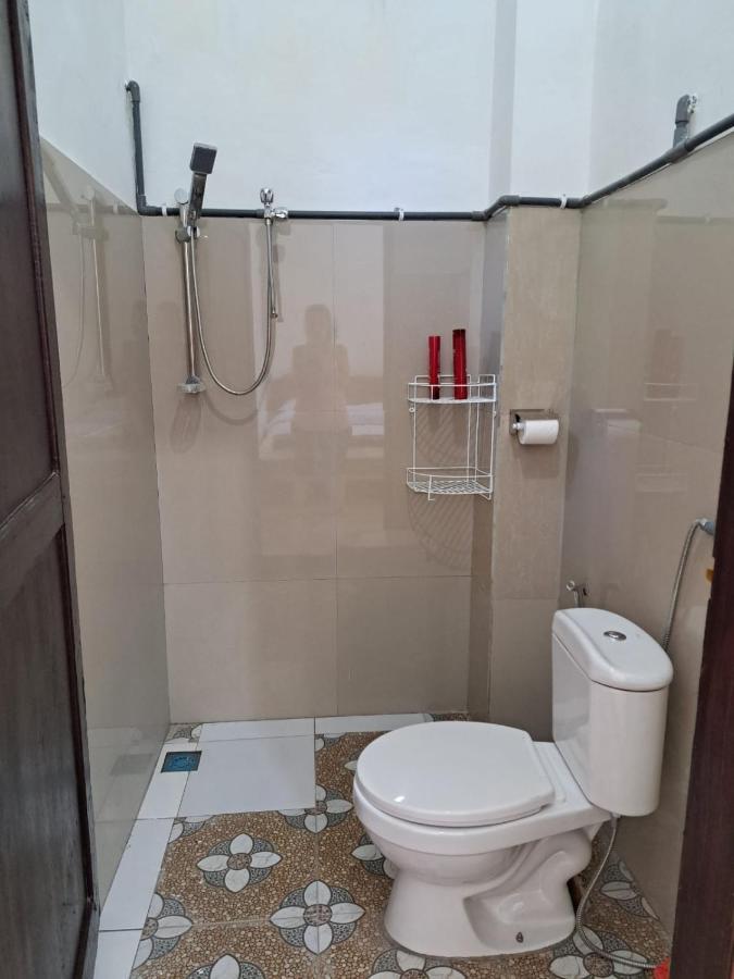 Riung Tiga Empat Tujuh Guesthouse Zewnętrze zdjęcie