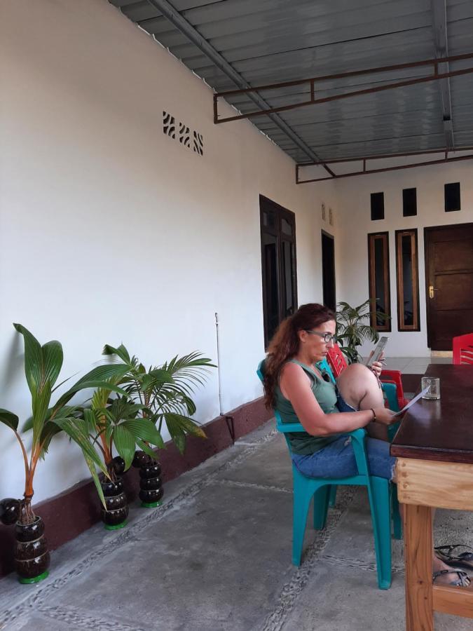 Riung Tiga Empat Tujuh Guesthouse Zewnętrze zdjęcie