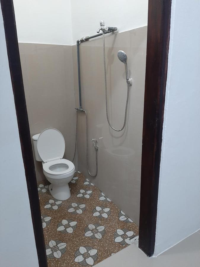 Riung Tiga Empat Tujuh Guesthouse Zewnętrze zdjęcie