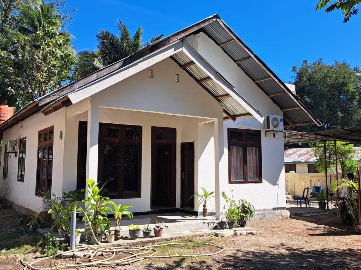 Riung Tiga Empat Tujuh Guesthouse Zewnętrze zdjęcie