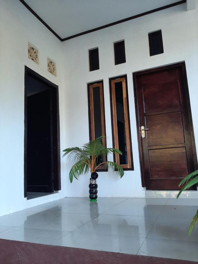 Riung Tiga Empat Tujuh Guesthouse Zewnętrze zdjęcie