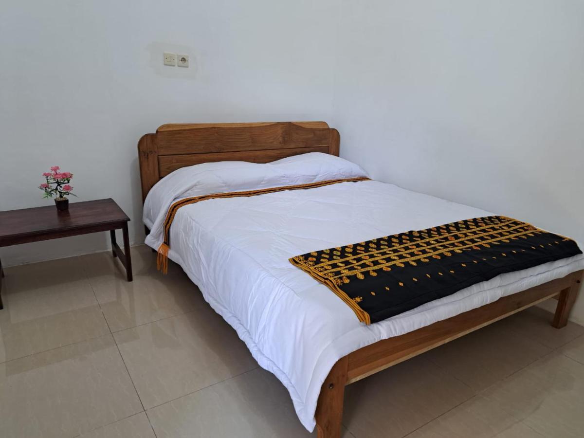 Riung Tiga Empat Tujuh Guesthouse Zewnętrze zdjęcie