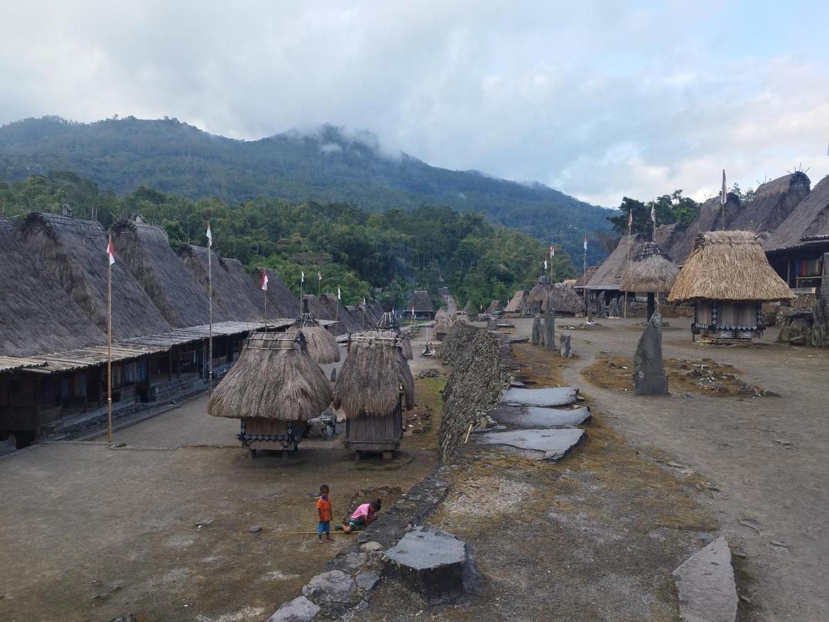Riung Tiga Empat Tujuh Guesthouse Zewnętrze zdjęcie
