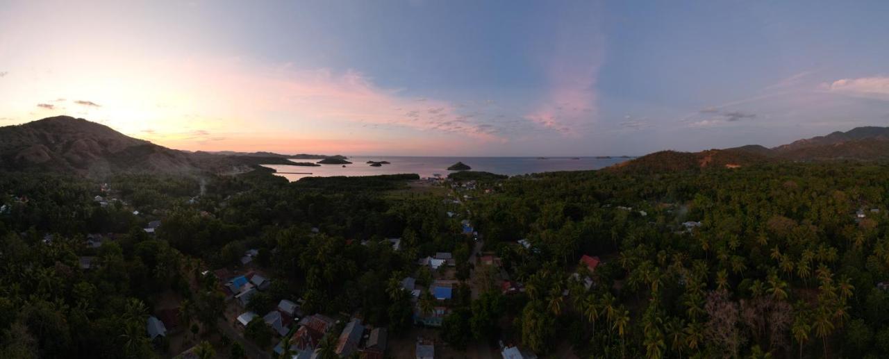 Riung Tiga Empat Tujuh Guesthouse Zewnętrze zdjęcie