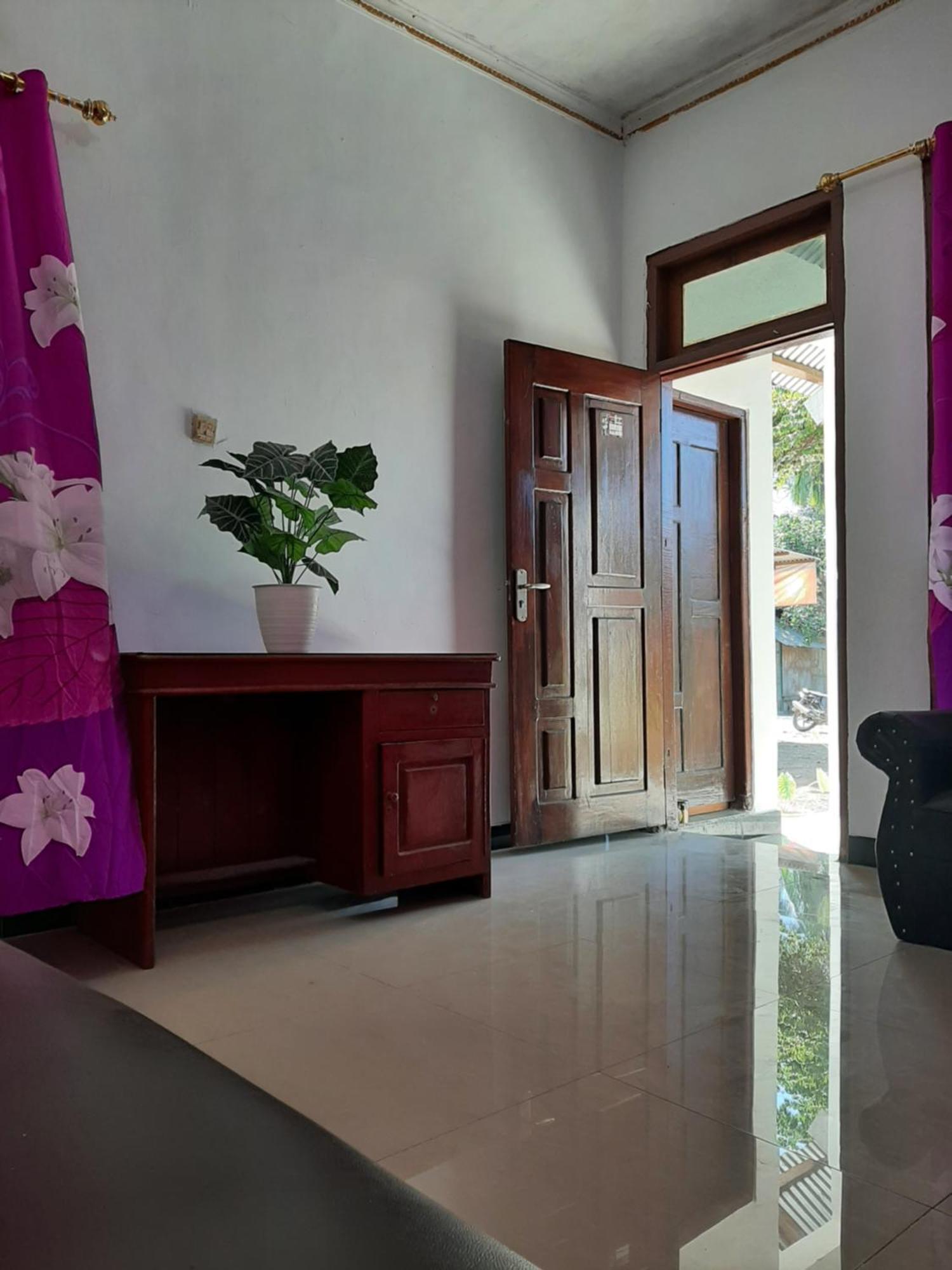 Riung Tiga Empat Tujuh Guesthouse Zewnętrze zdjęcie
